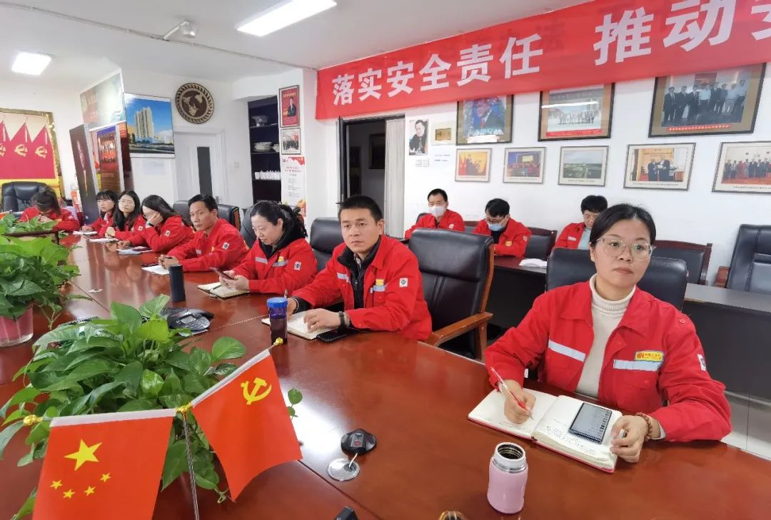 西藍(lán)集團(tuán)財務(wù)中心組織開展財稅政策專題培訓(xùn)會