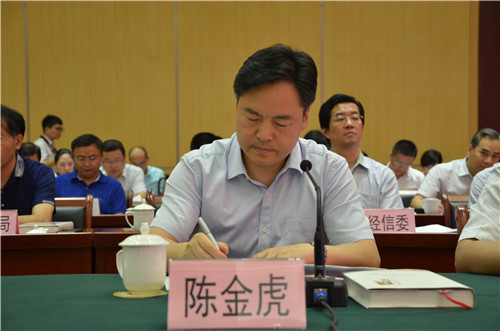 2、無錫市委常委、江陰市委書記陳金虎在座談會現(xiàn)場 攝影 陳瑜